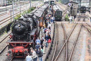 Drukte bij de stoomtram tijdens het Bello Festival 2016. Foto Rein Korthof