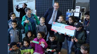 Buurtgroep verrast met cheque