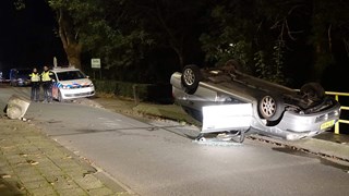 Auto op zn kop in Grootebroek 1