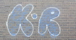 Actieve graffiti spuiter zorgt voor duizenden euro's schade