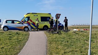 Wielrenner gewond op N250 bij Medemblik