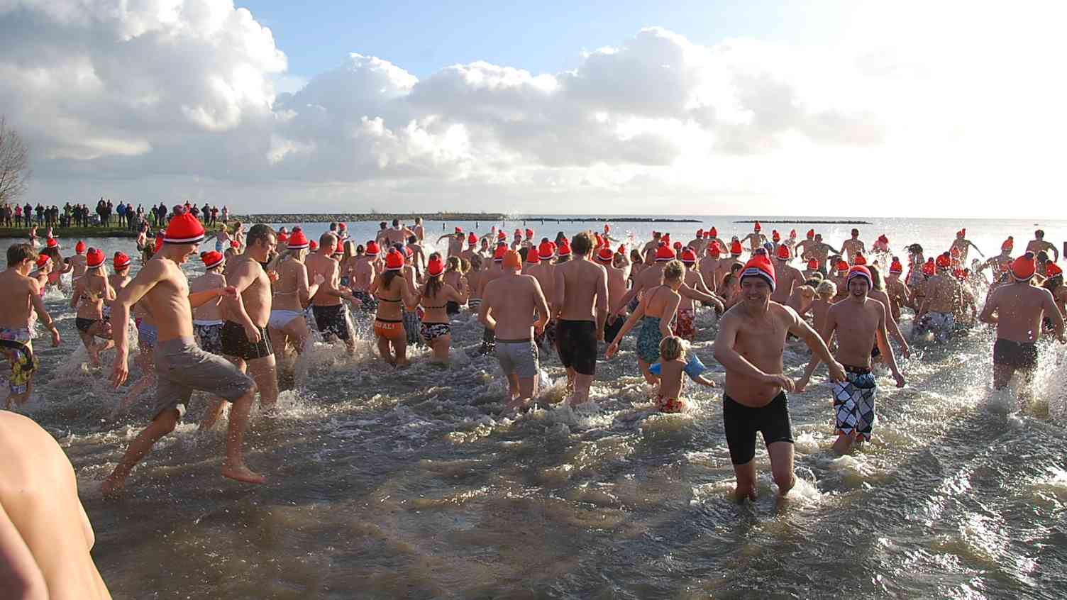 Nieuwjaarsduik Hoorn 2023 HoornRadio HoornGids De Nieuwsbron Voor   4150867 1463298 