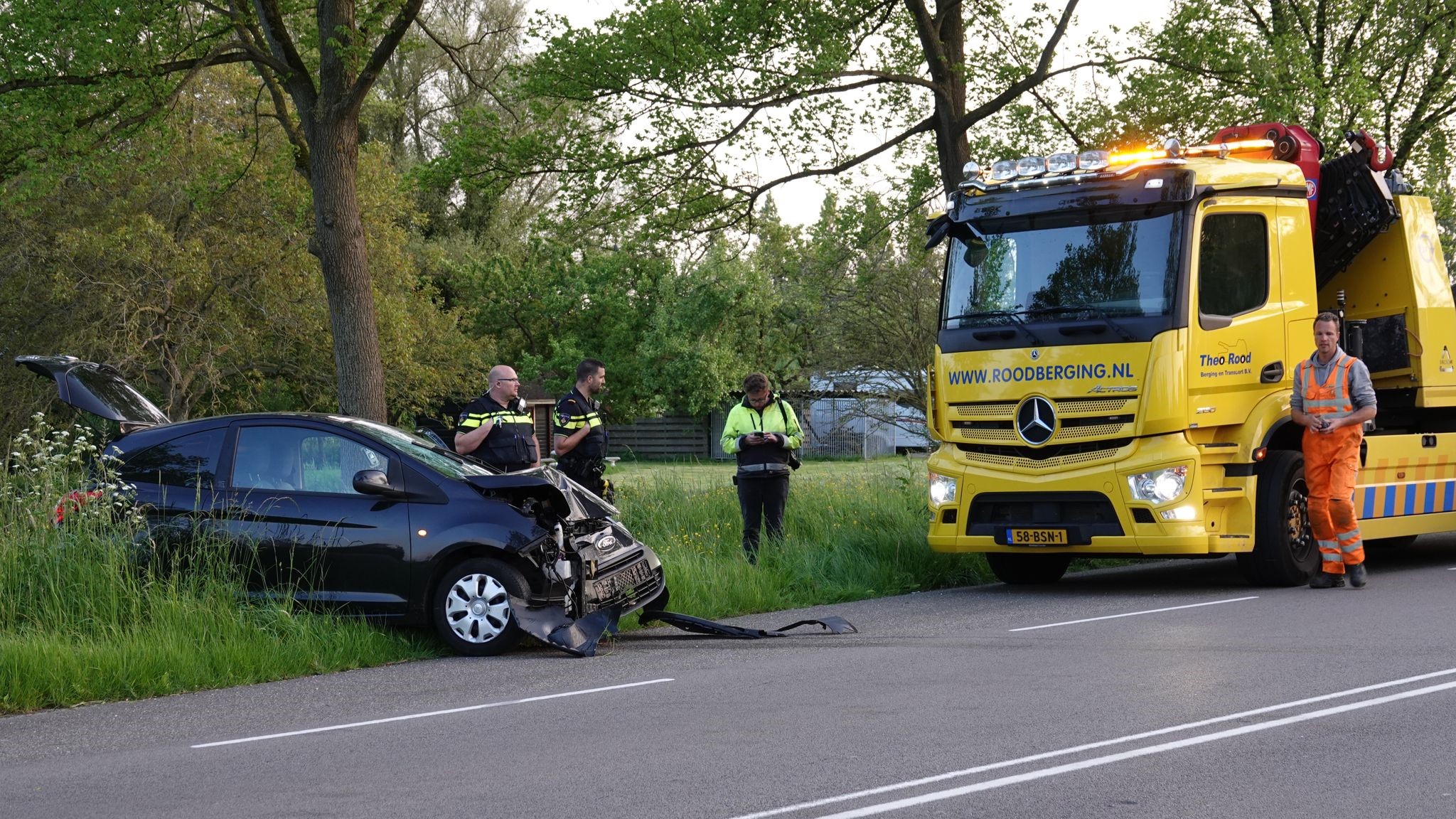 Auto+knalt+tegen+lantaarnpaal+in+Gemert+%26%23124%3B+112+nieuws+Brabant