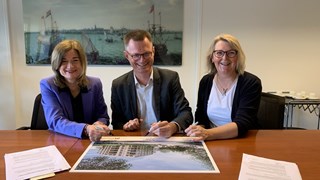 Ondertekening gemeente Hoorn en Intermaris