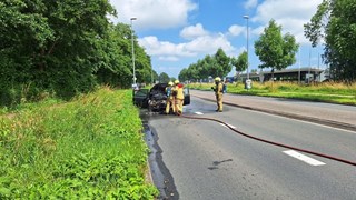Auto in brand aan Oostergouw in Zwaag