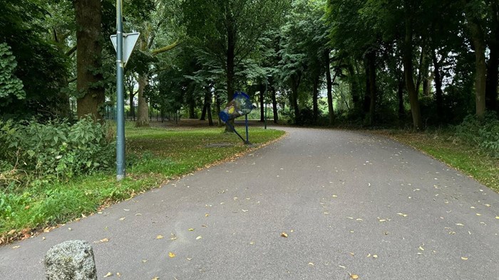 Parkje tussen Dorpsstraat en Schout