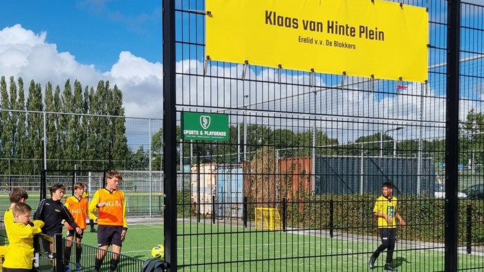 Opening-klaas-van-hinte-voetbalplein-familieVanHinte-fotograaf-Jasper-Verweij